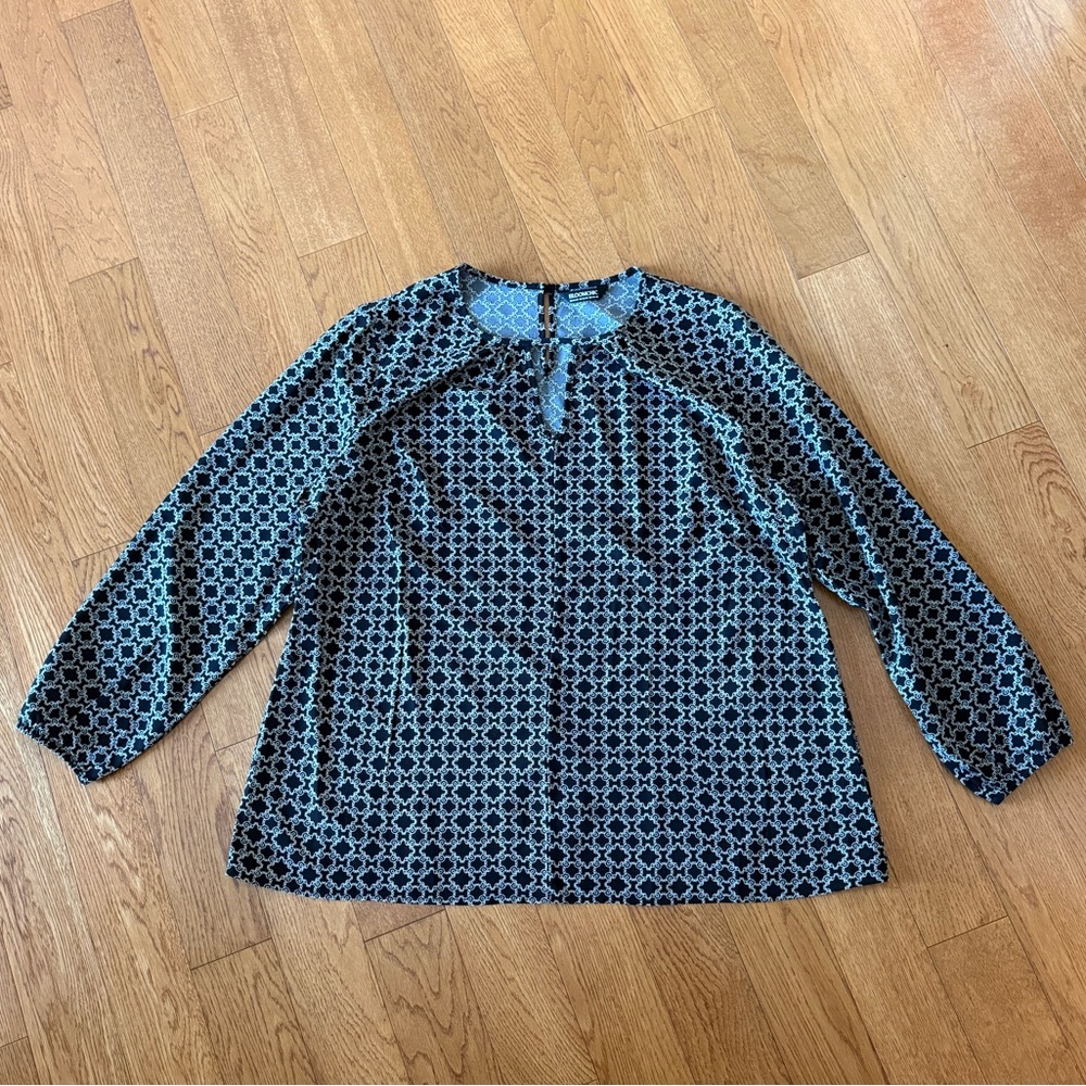 BloomChic Black and White Geometric Blouse